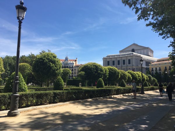 Viaje a Madrid y Paris Sin Visa - Viajes Interactiva RNT 26346.